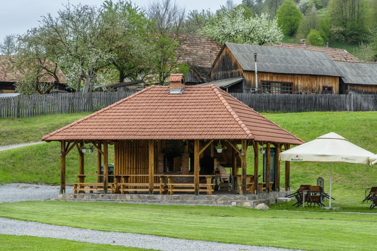 Biotour Camping & Restaurant Ghimeş-Făget Zewnętrze zdjęcie