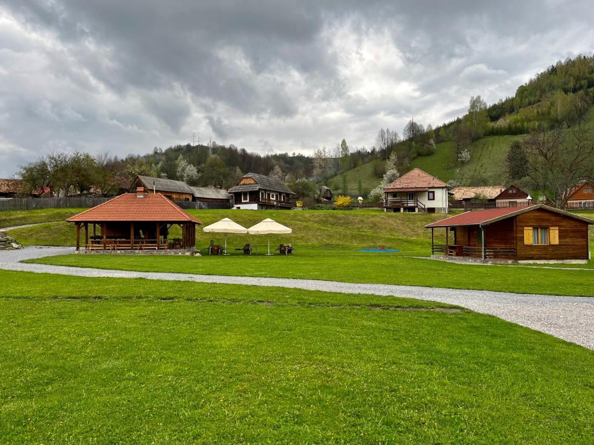 Biotour Camping & Restaurant Ghimeş-Făget Zewnętrze zdjęcie